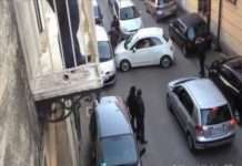 Водій Fiat 500 створив величезний безлад на вулиці в Італії