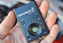 Прилад для вимірювання властивості масла в двигуні