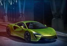 Дебют mclaren artura затримається
