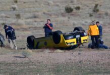 Chevrolete corvette c7 перекинувся на гоночній трасі на повній швидкості. Але водій не постраждав