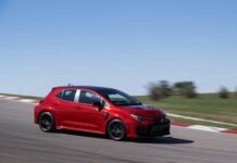 Toyota GR Corolla 2025: Автоматическая коробка — доступ к драйву для всех