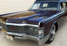 Спеціальний континентальний лімузин Джекі Глеона 1969 року Лінкольн на биті