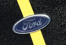 Форд готовится представить новый спортивный автомобиль для дорог в 2026 году