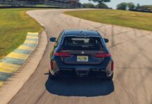 2025 BMW M5 Touring Домінує в Lightning Lap 2026