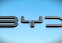 BYD se expande globalmente: fábrica no Canadá, aquisição potencial e impulso F1