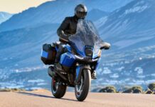 BMW R 1300 RT: Переосмислення Мотоциклетної Роскоші