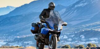 BMW R 1300 RT: Переосмислення Мотоциклетної Роскоші