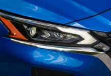 Nissan Altima: Чому люди продовжують купувати автомобіль, з якого всі сміються