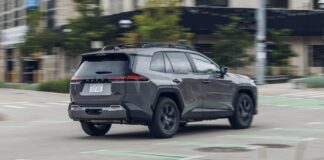 Тест Toyota RAV4 Hybrid Woodland PHEV 2026: Реальна дальність ходу та комфорт