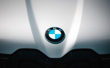 Почему BMW отложила выпуск конкурента G-Class на фоне глобальных потрясений