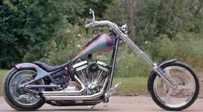 The Creep Show Chopper: Setan Ungu-Hijau oleh Fabrikasi Siklus Kustom Crown