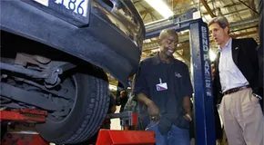 So erkennen Sie Probleme mit der Fahrzeugausrichtung, bevor sie Kosten verursachen