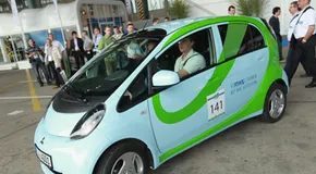 Das kleinste Elektroauto der Welt ist ein einzelnes Molekül